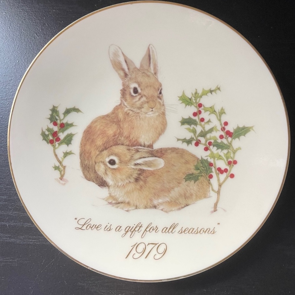 Christmas Plate 1979 Artist Linda K. Powell From " Season of Love " collection